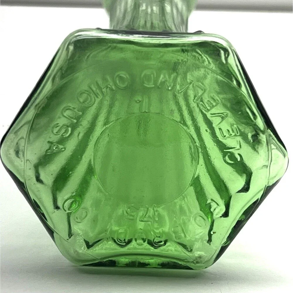 Vintage/Retro E.O. Brody Co. Cleveland-Emerald Green-Ribbed/Fluted Bud Vase  6